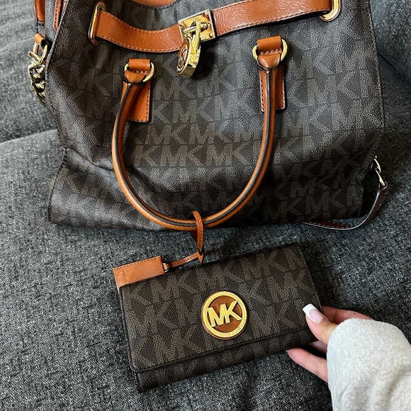 Michael kors purse w/ matching wallet - Picture 1 of 14